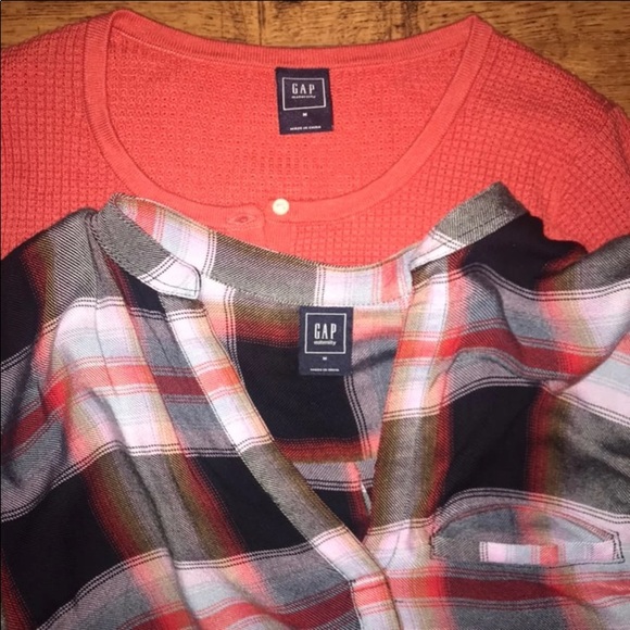 SOLD Gap Maternity Fall Top Bundle - Picture 2 of 2